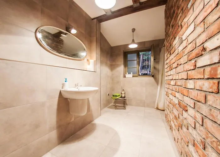 多莫克博德格拉巴米民宿 民宿 *