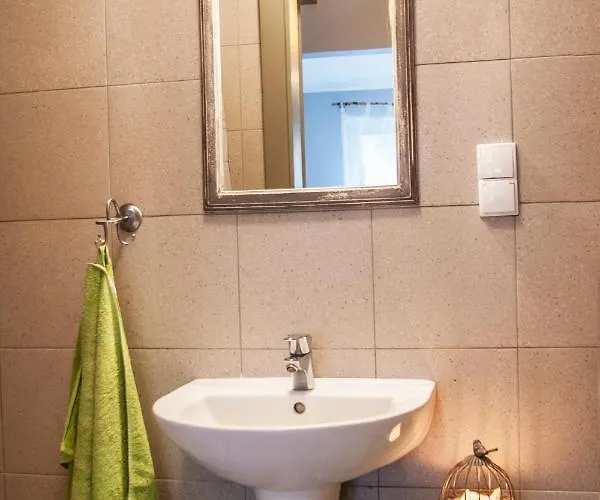 多莫克博德格拉巴米民宿 *